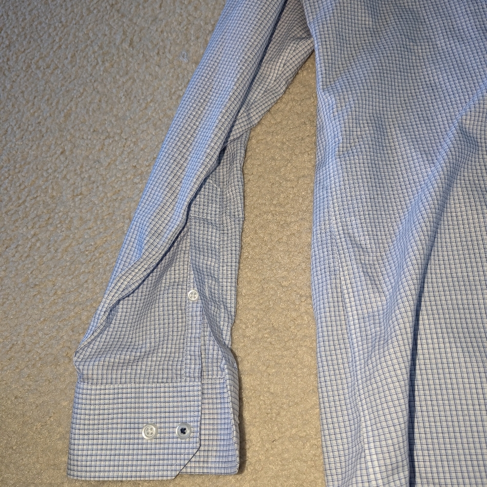 Banana Republic Men's Button Down Shirt - Picture 7 of 8